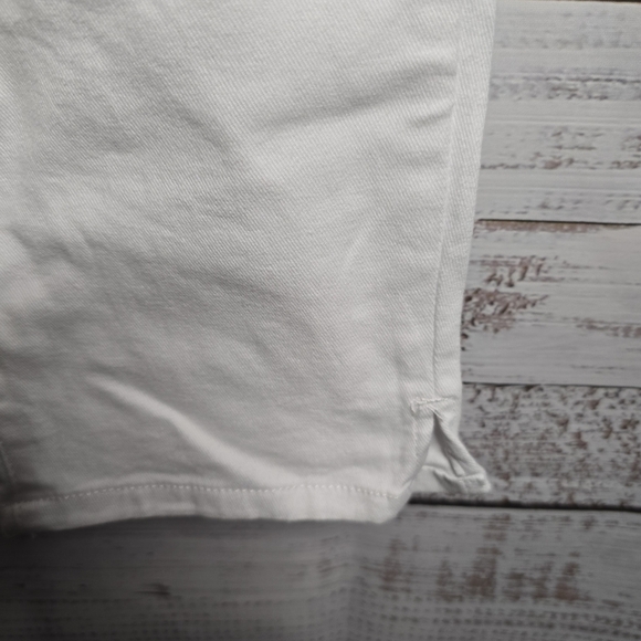 NWT White Mark Women's White Capris Plus Size 20 - Picture 2 of 7